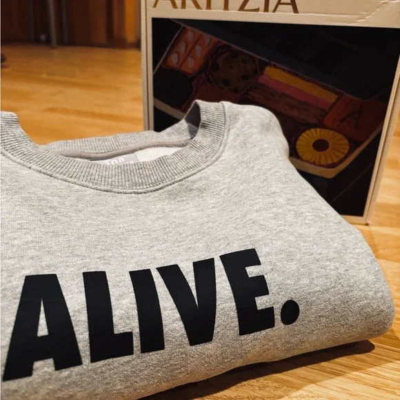 𝙏𝙉𝘼 𝙎𝙬𝙚𝙖𝙩𝙨𝙝𝙞𝙧𝙩 🖤 - Picture 3 of 5